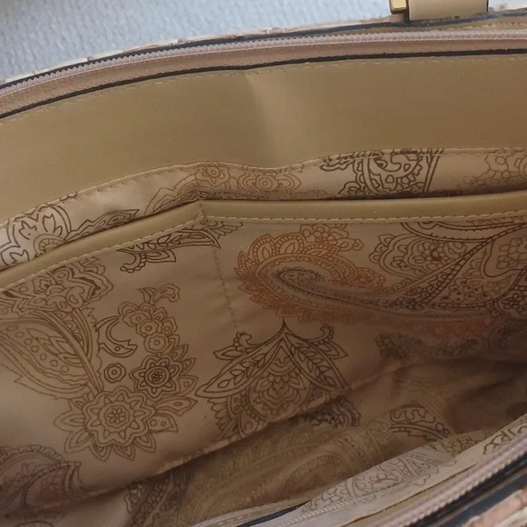 Etienne Aigner Spacious Woven Zippered Bag - Picture 14 of 16